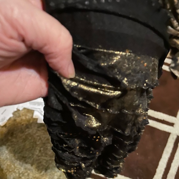 Woman’s frilly Tank Top! Black with gold inlay metallic! Size 2 X- pre owned - Picture 6 of 9